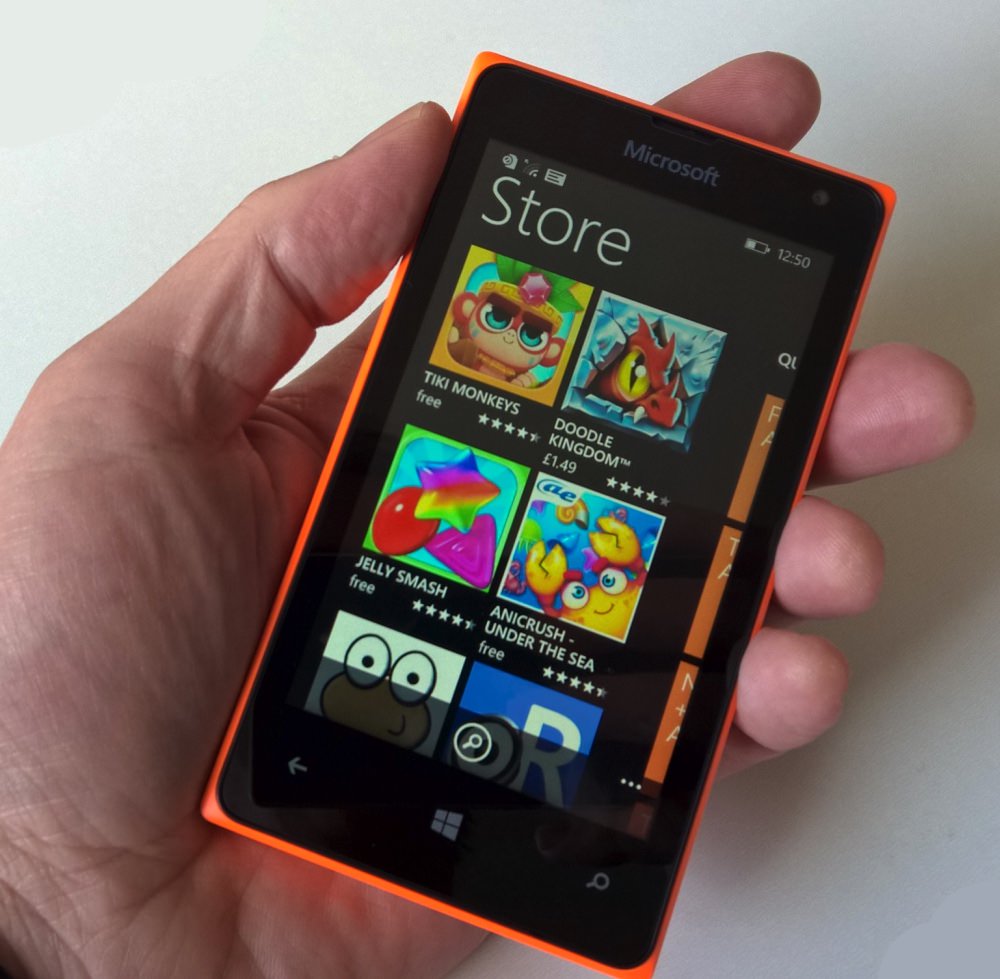 Lumia 435 review image